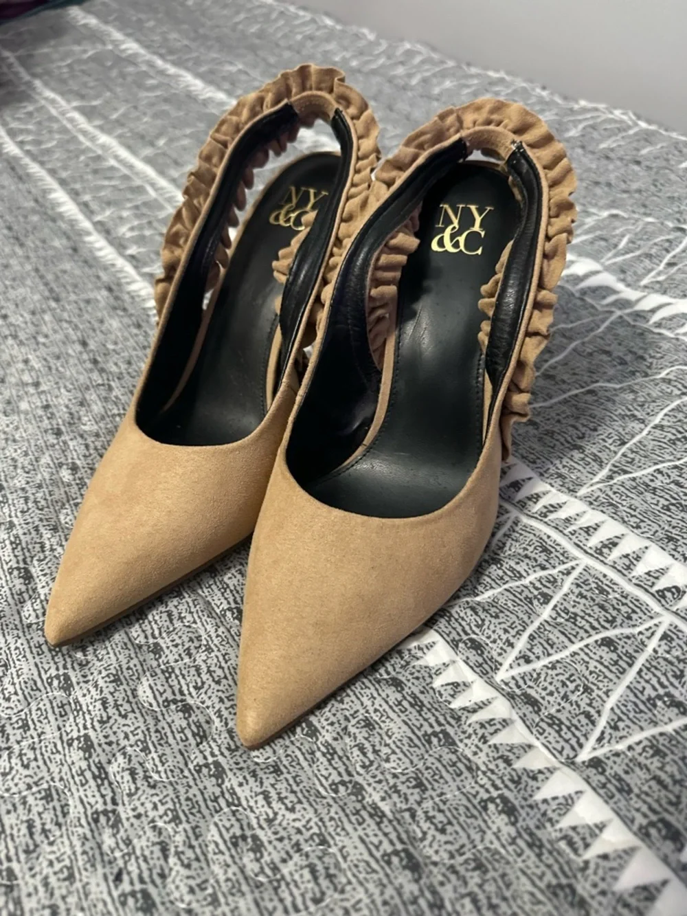 NY&C Ruffle Slingback Heels Nude Suede Pointed Toe Stiletto Size 8 Coquette